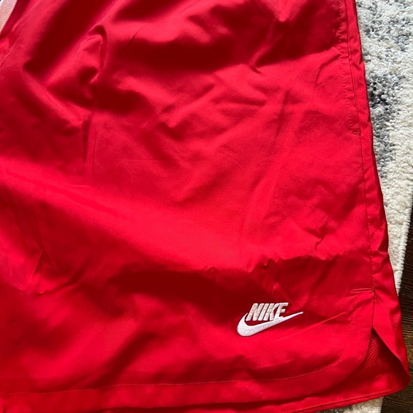 NWT Nike Standard Above the Knee Length Shorts Red - Picture 1 of 10